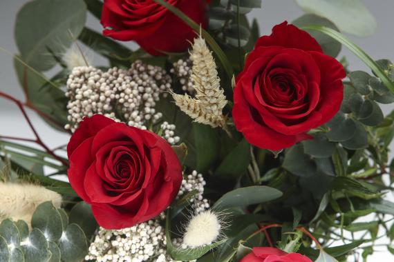 bouquet de 6 rosas rojas detalle 3