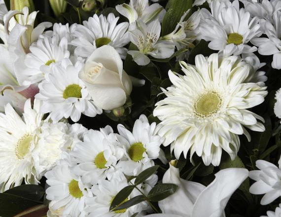 Corona de flores blancas medium 4