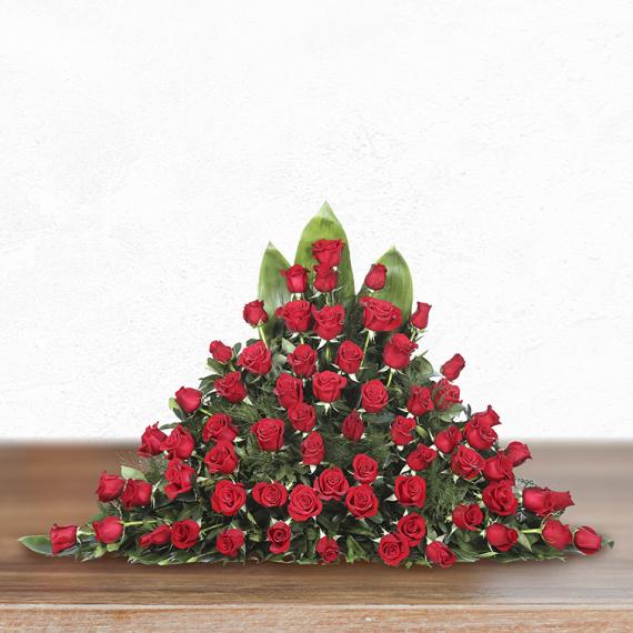 Pirámide de 80 rosas rojas